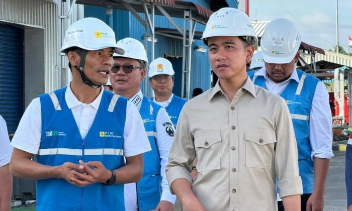 Gibran tinjau PLTMG Nias pastikan pasokan listrik Natal dan Tahun Baru