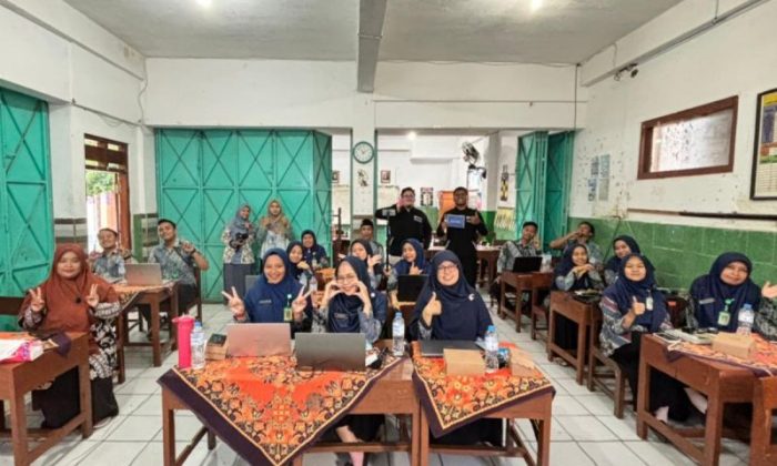 Tim Pengabdian PAI UMS latih guru kembangkan media pembelajaran berbasis AI untuk penguatan AlK