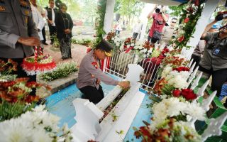 Kapolri ziarah ke makam Marsinah mengenang pahlawan nasional buruh