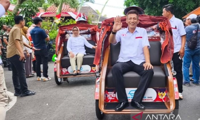 Seratus pengemudi becak di Blora terima bantuan becak listrik dari Presiden