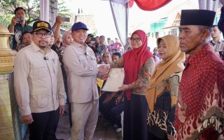 Menteri Nusron serahkan 546 sertipikat hasil konsolidasi tanah di Jawa Tengah