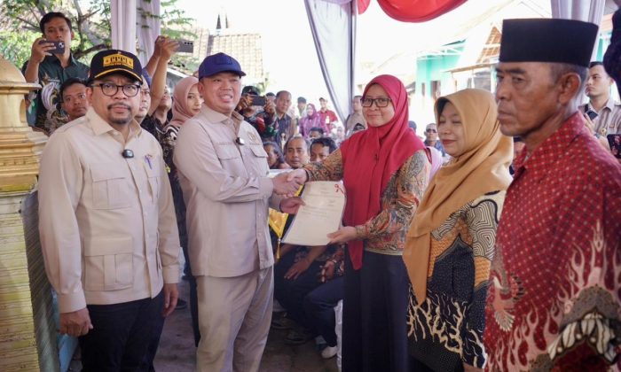 Menteri Nusron serahkan 546 sertipikat hasil konsolidasi tanah di Jawa Tengah