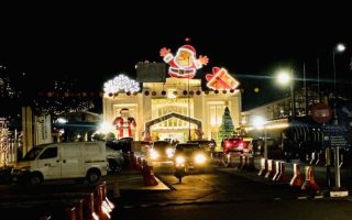 KAI Daop 6 Yogyakarta hias stasiun-kereta dengan nuansa khas Natal meriahkan momen Nataru