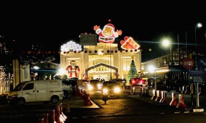 KAI Daop 6 Yogyakarta hias stasiun-kereta dengan nuansa khas Natal meriahkan momen Nataru