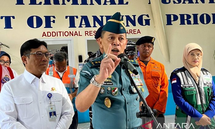 TNI AL mengerahkan 20 kapal perang percepat pemulihan bencana Sumatera