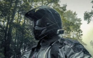 Tak Perlu Mahal, Cara Bikin Kaca Helm Licin Seperti Daun Talas
