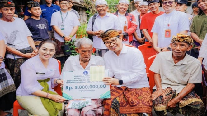 Warga Badung Bali Berusia di Atas 75 Tahun Dapat 'Kado', Uang Rp 3 Juta