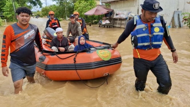 Banjir Rendam Desa di Kalsel, Hampir 3.000 Warga Dievakuasi Tim SAR