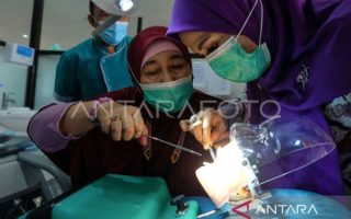 Gigi goyang bisa jadi menandakan masalah gusi dan penyangga gigi