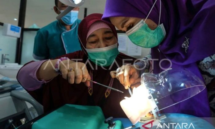 Gigi goyang bisa jadi menandakan masalah gusi dan penyangga gigi