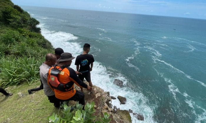 Basarnas Yogyakarta terjunkan tim rescue cari nelayan hilang pantai Gunungkidul