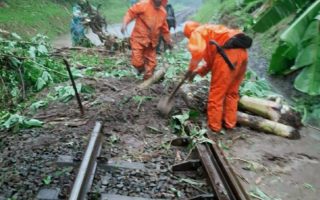 Sejumlah perjalanan kereta api terganggu akibat genangan air di Purwakarta