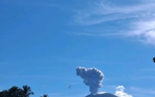 PGA: Gunung Ibu lontarkan abu setinggi hingga 600 meter