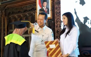 Kudus wisuda sekolah lansia komitmen bangun masyarakat berdaya