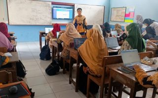 UMS dorong inovasi pembelajaran matematika berbasis TIK untuk guru SMK Muhammadiyah Klaten