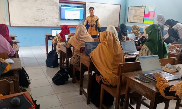 UMS dorong inovasi pembelajaran matematika berbasis TIK untuk guru SMK Muhammadiyah Klaten