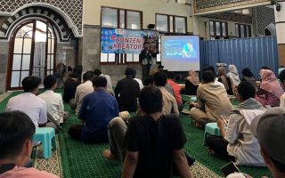 Puluhan remaja Purwokerto belajar menjadi kreator konten di Masjid Agung