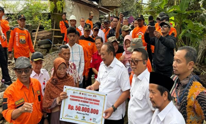 Bank Jateng bantu bangun rumah korban longsor
