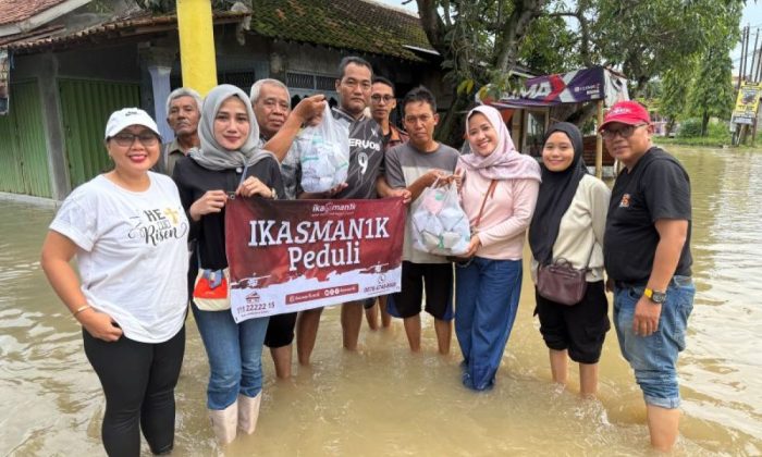 Banjir Kendal, Ikatan Alumni SMA N 1 Kendal bagikan makanan siap saji