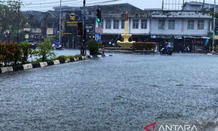 Cuaca Semarang hari ini, waspada potensi hujan dan petir