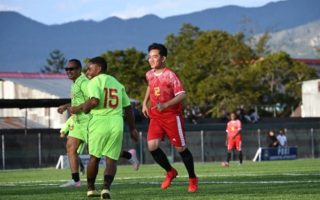 Momen Gibran Main Sepak Bola Bersama Anak-anak Wamena Papua, Cetak Hattrick