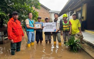 PLN salurkan bantuan untuk warga terdampak banjir di tiga daerah