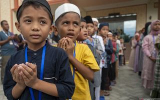 Tips orang tua kenalkan puasa Ramadan ke anak