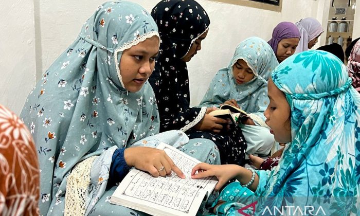 Mahasiswi UNY-Unsam ajarkan ngaji anak penyintas banjir Aceh Tamiang