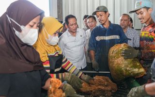 Menteri LH mengimbau intensifkan pemilahan hadapi krisis sampah di daerah
