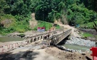 TNI menyelesaikan sembilan jembatan aramco-bailey di lokasi bencana Agam