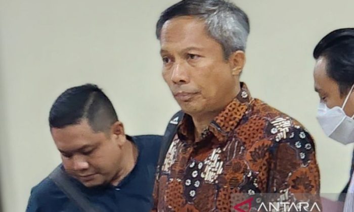 Mantan Pj Bupati Cilacap dituntut 10 tahin penjara