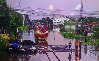 Jalur KA di Pekalongan kembali bisa dilalui