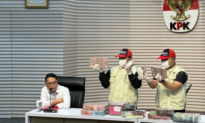 KPK sita Rp2,6 miliar dari Bupati Pati Sudewo dan tiga tersangka lain