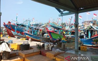 HNSI Batang mengimbau nelayan berhenti melaut karena gelombang tinggi