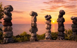 Apa itu " On The Rock " ?