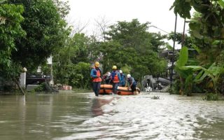 Pekalongan banjir, PLN gerak cepat amankan listrik dan salurkan bantuan bagi pengungsi