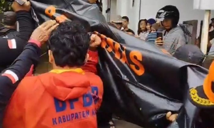 Warga Kudus tidak mandi di sungai saat musim hujan