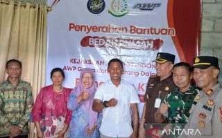 Kejari Temanggung dan Patriot Indonesia melakukan bedah rumah