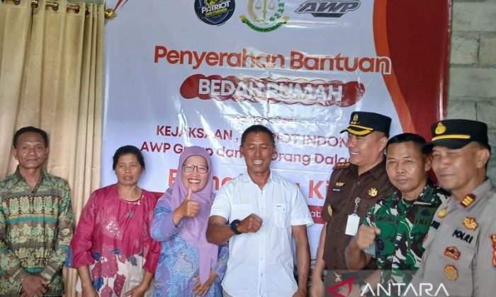 Kejari Temanggung dan Patriot Indonesia melakukan bedah rumah