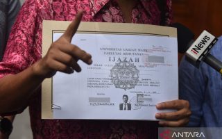 Komisi Informasi Pusat perintahkan KPU serahkan salinan ijazah Jokowi
