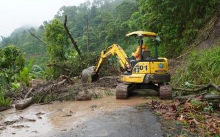 Warga Desa Tempur Jepara masih terisolasi akibat longsor