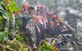 Tim SAR bertahan dirikan tenda di puncak Bukit Bulusaraung