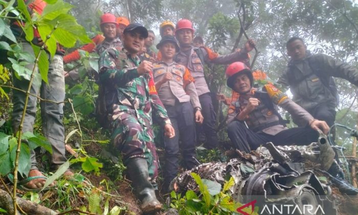 Tim SAR bertahan dirikan tenda di puncak Bukit Bulusaraung