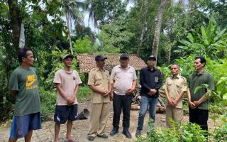 Anggota DPRD Kulon Progo Suradi harapkan bupati perlebar jalan setapak di Hargowilis