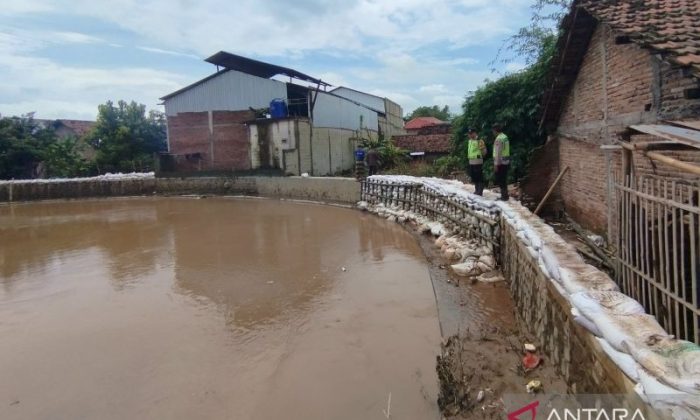 Semua tanggul sungai yang jebol di Kudus telah tertangani