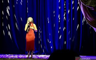 Dee Lestari buka Musikal Perahu Kertas dengan lagu ikonik ciptaannya
