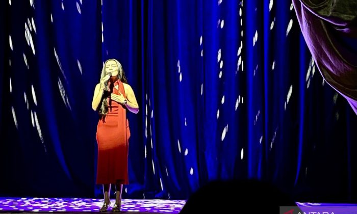 Dee Lestari buka Musikal Perahu Kertas dengan lagu ikonik ciptaannya