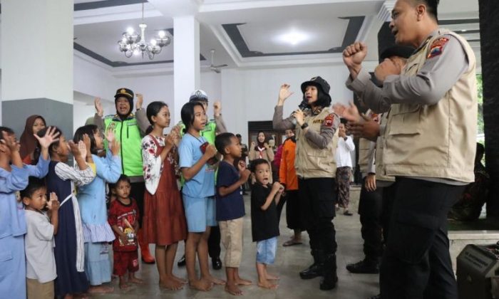 Polres Kudus dan SDM Polda berikan penyembuhan trauma warga terdampak banjir
