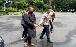 Enam tersangka terkait kasus dugaan narkoba mantan Kapolres Bima Kota AKBP Didik dibawa ke Bareskrim