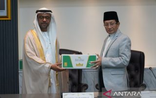 UEA hadiahi Indonesia 30 ton kurma premium